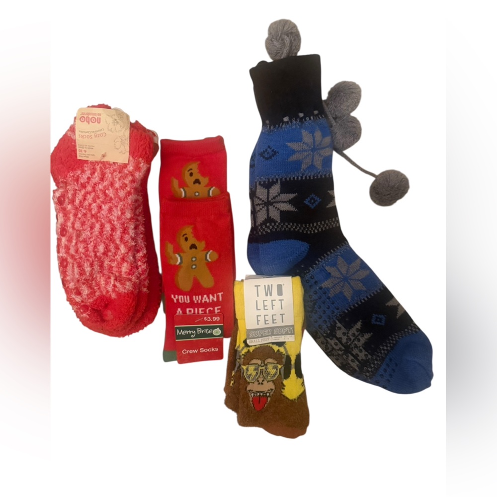 4 pair of NEW socks